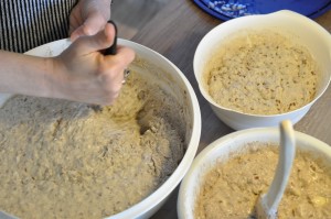 DSC 1142 300x199 Aftenens kæmpe portion koldthævet dej røres.