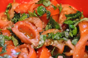 Pasta med tomat, basilikum og hvidløg