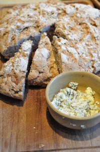 Rustikt fuldkornsbrød - nemt madbrød