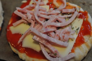 Pita pizza med skinke & pepperoni - fast food