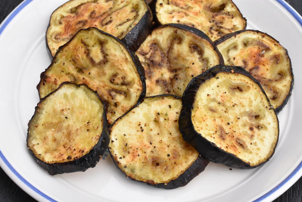 Aubergine i ovn - opskrift på bagt aubergine