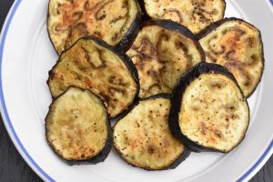 Aubergine i ovn - opskrift på bagt aubergine