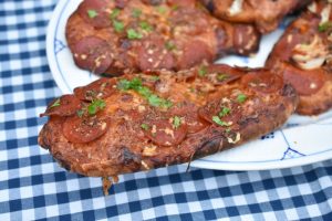 Pita pizza med pepperoni – pizza på pitabrød