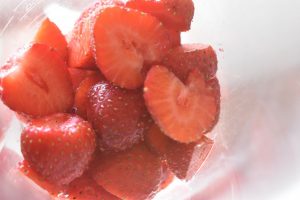 DSC_0302 • nogetiovnen.dk Jordbærmilkshake uden is - sund opskrift