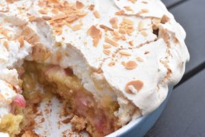 DSC_1291 • nogetiovnen.dk Rabarberkage med marengslåg og mandler