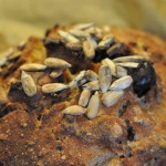 Koldhævede frugtboller med chokolade, rosiner og pærer