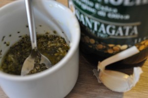 DSC_1997 Brød i bradepande med hvidløg og oregano