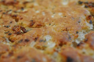 Brød i bradepande med hvidløg og oregano