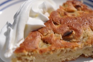 Makrontærte med rabarber