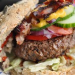 Burgere med oksekød i grove burgerboller