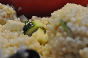 Bulgursalat med tomat, agurk og dressing - nem sommermad