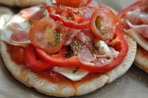 DSC_2566 • nogetiovnen.dk Mini pizza på pitabrød - med paprika og bacon