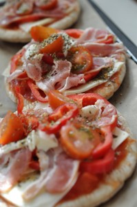 DSC_2567 Mini pizza på pitabrød - med paprika og bacon
