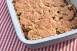 Sprød crumble med rabarber, havregryn og mandler