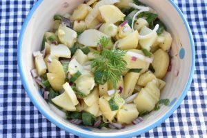 Kold kartoffelsalat med olie eddike dressing
