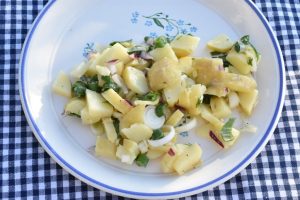 Kold kartoffelsalat med olie eddike dressing