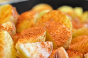 Pølseret med kartofler i ovn - nem pølsemi