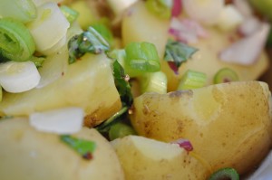 Kold kartoffelsalat med olie eddike dressing