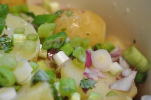 Kold kartoffelsalat med olie eddike dressing