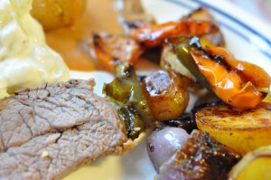 Cuvettesteg med kartofler løg & grøntsager