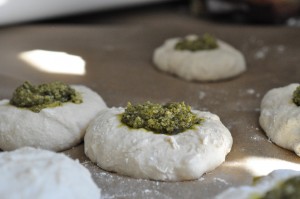 Sandwichbrød med pesto - foccacia boller
