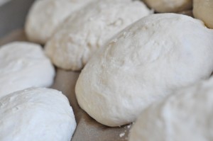 Sandwichbrød med pesto - foccacia boller