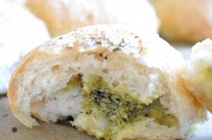 Sandwichbrød med pesto - bløde lækre boller