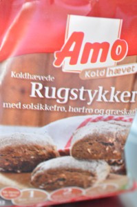 Rugbrødsstykker af rugbrødsblanding - med mandler og tranebær 
