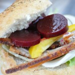 Flæskestegssandwich i burgerboller opskrift