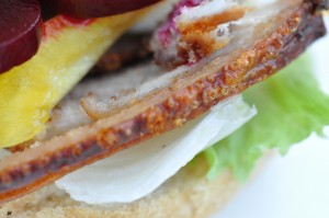 Flæskestegssandwich i burgerboller - opskrift