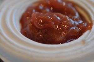 Fuglereder med rabarberkompot & flødeskum