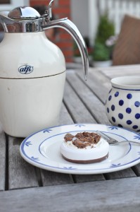 Fuglereder med rabarberkompot & flødeskum