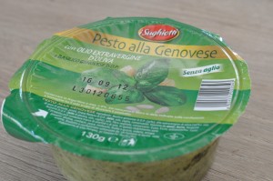 Pesto med mandler & basilikum - basilikumpesto