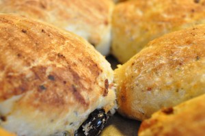 Baconbrød, foccaciaboller, franskbrød. Af samme grunddej