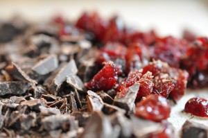 Scones med chokolade, yoghurt og tranebær