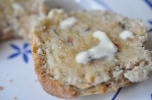 Scones med chokolade, yoghurt og tranebær