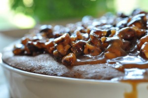 Mazarinkage med marcipan karamel & nødder