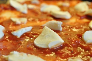 Bradepande pizza opskrift - sprøde og lækre