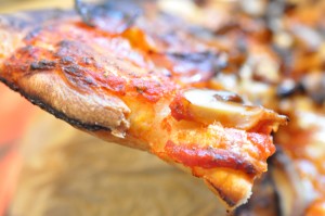 Bradepande pizza opskrift - sprøde og lækre