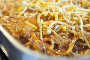 Pep din færdiglasagne op med porrer og gulerødder