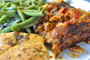 Pep din færdiglasagne op med porrer og gulerødder