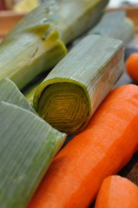 Kalkunret i stegeso med grøntsager og fløde