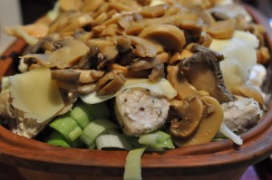 Kalkunret i stegeso med grøntsager og fløde