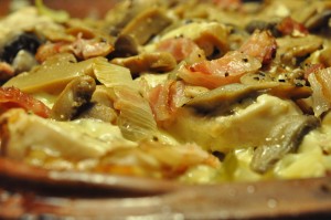 Kalkunret i stegeso med grøntsager og fløde