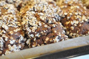Mini rugbrød med abrikos, rosin, mandler og havreflager