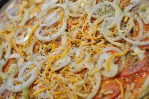 Pizza med oksekød og pepperoni - i bradepande