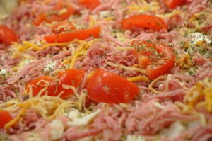 Pizza med oksekød og pepperoni - i bradepande