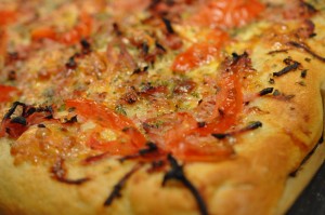 Pizza med oksekød og pepperoni - i bradepande