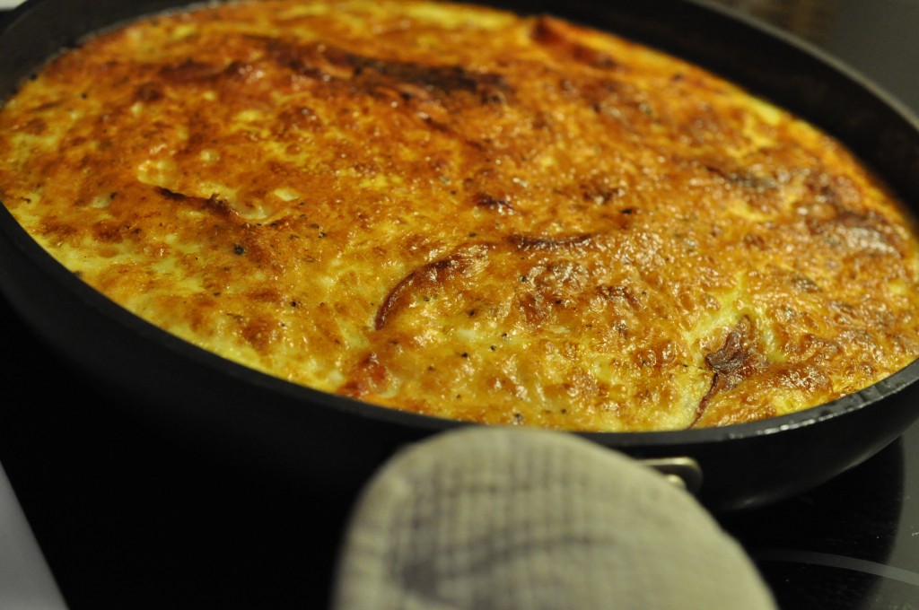 Ovnbagt æggekage med kartoffelmel - opskrift