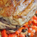 Nakkesteg med bacon, peberfrugt og tomat langtidssimret i Römertopf